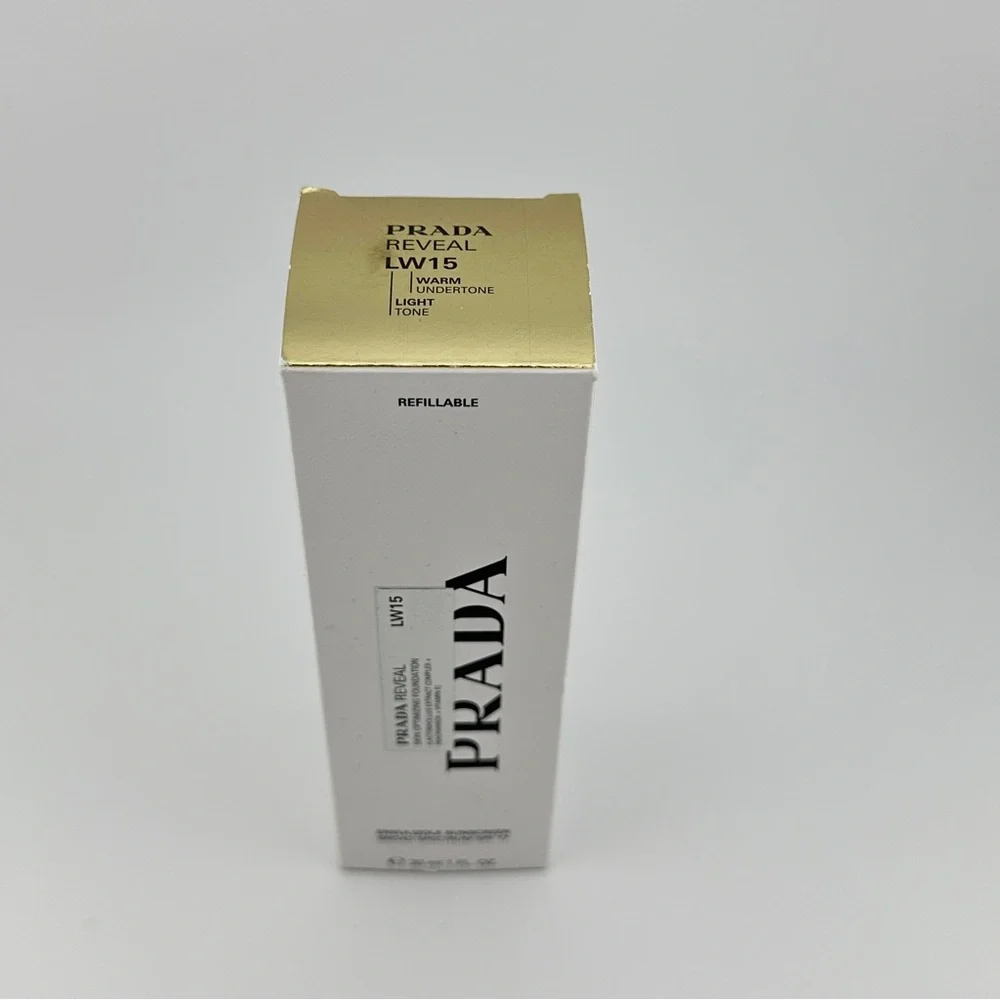 🆕 PRADA - Reveal Skin-Optimizing Refillable Soft Matte Foundation in LW15 NIB